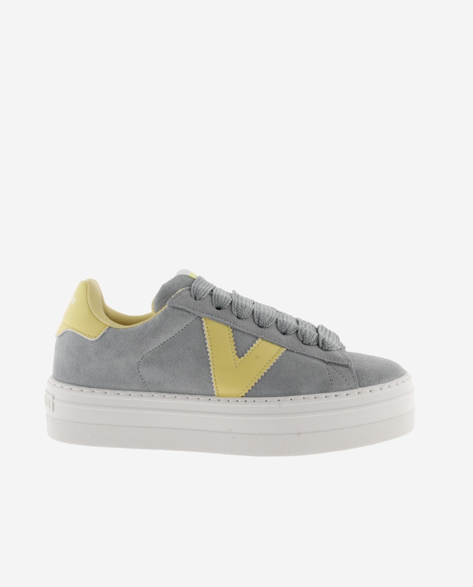 Victoria - Zapatillas plataforma de mujer de serraje con piezas en contraste.