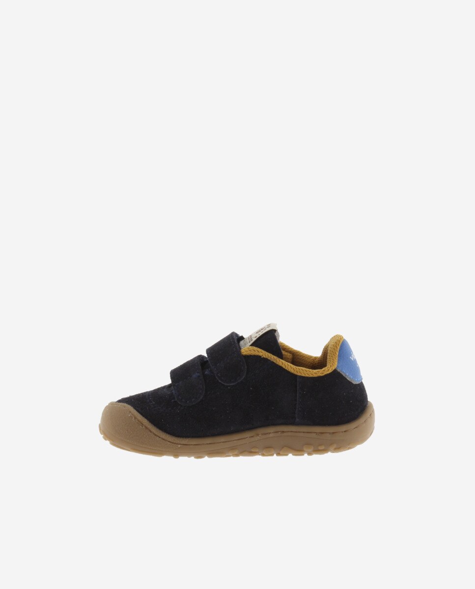Victoria - Zapatillas bajas de niños barefoot de serraje con doble cierre adherente.