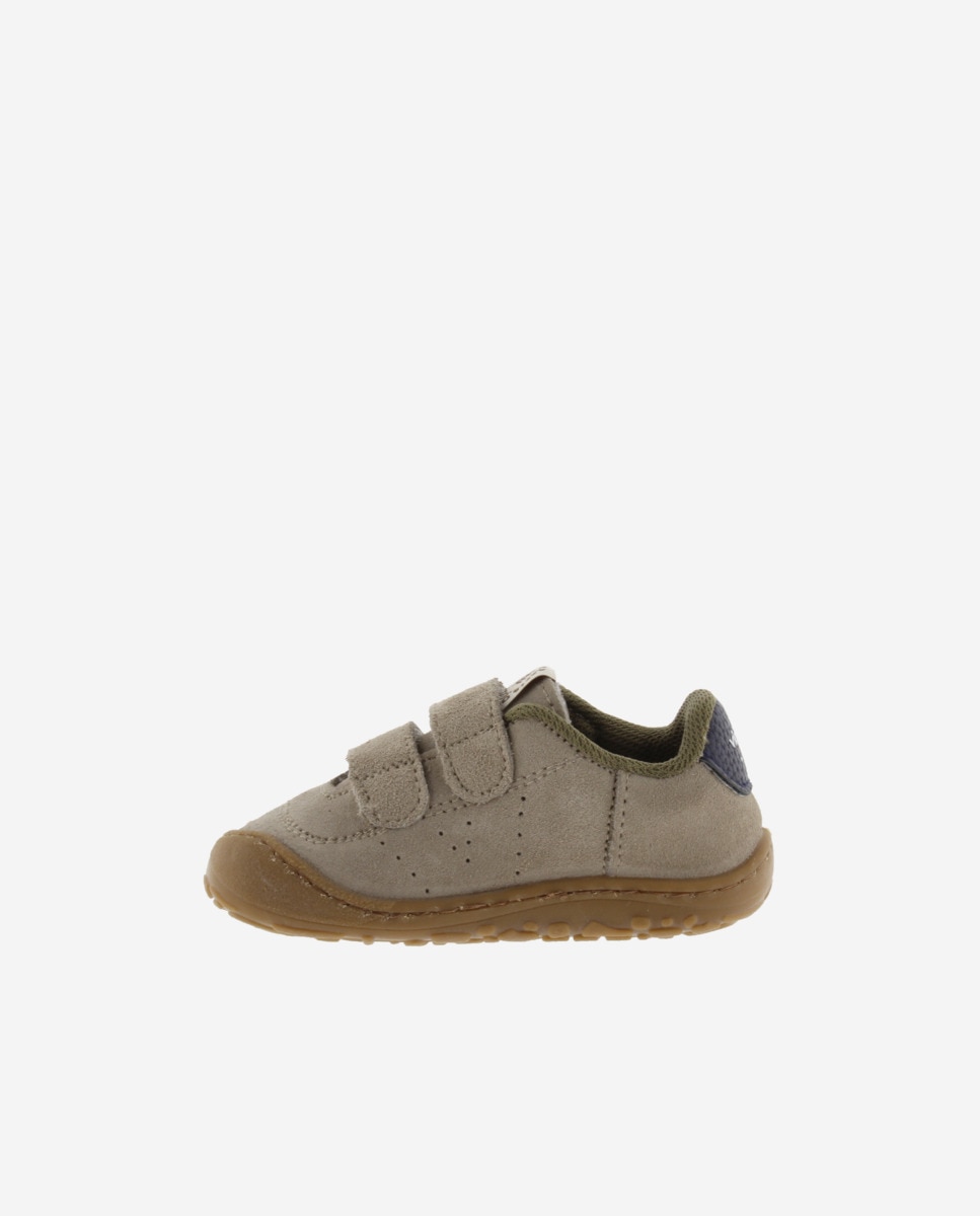 Victoria - Zapatillas bajas de niños barefoot de serraje con doble cierre adherente.