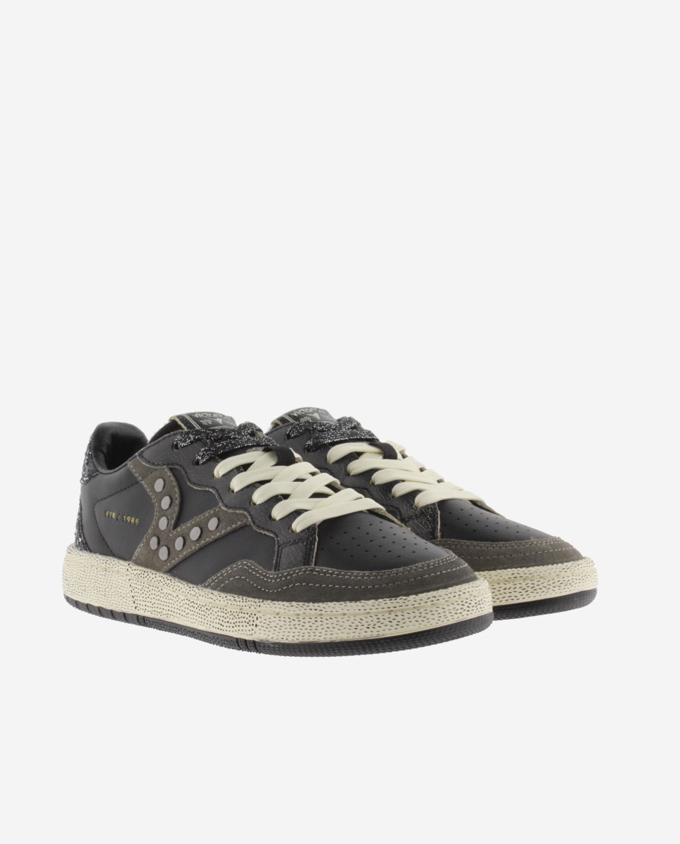 Zapatillas deportivas de mujer de piel con piezas metalizadas y logotipo con tachuelas - Victoria - Negro Negro-5