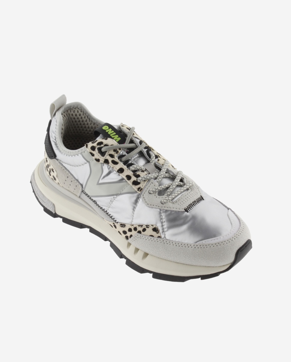 Zapatillas deportivas de mujer metalizadas con piezas de serraje y animal print - Victoria - Plata Plata-3
