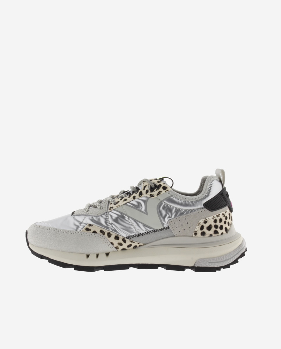 Zapatillas deportivas de mujer metalizadas con piezas de serraje y animal print - Victoria - Plata Plata-2
