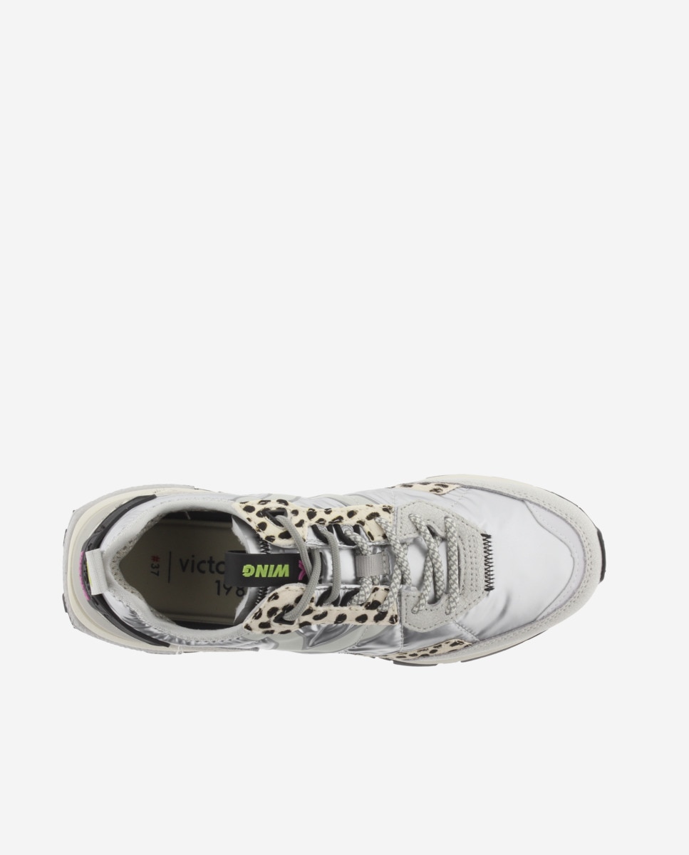 Zapatillas deportivas de mujer metalizadas con piezas de serraje y animal print - Victoria - Plata Plata-4