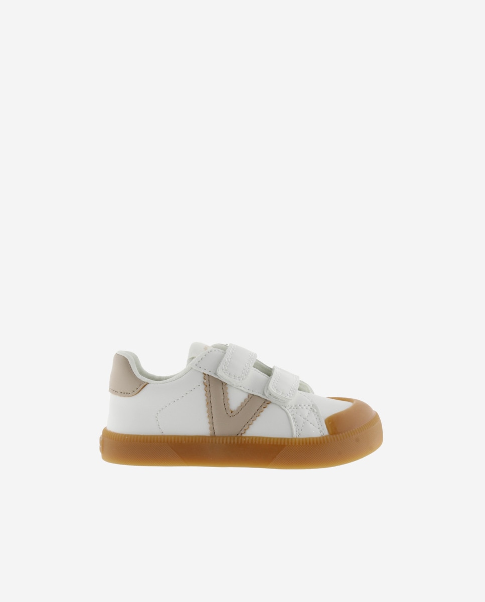 Zapatillas deportivas de niños barefoot con piezas en contraste y tiras adherentes