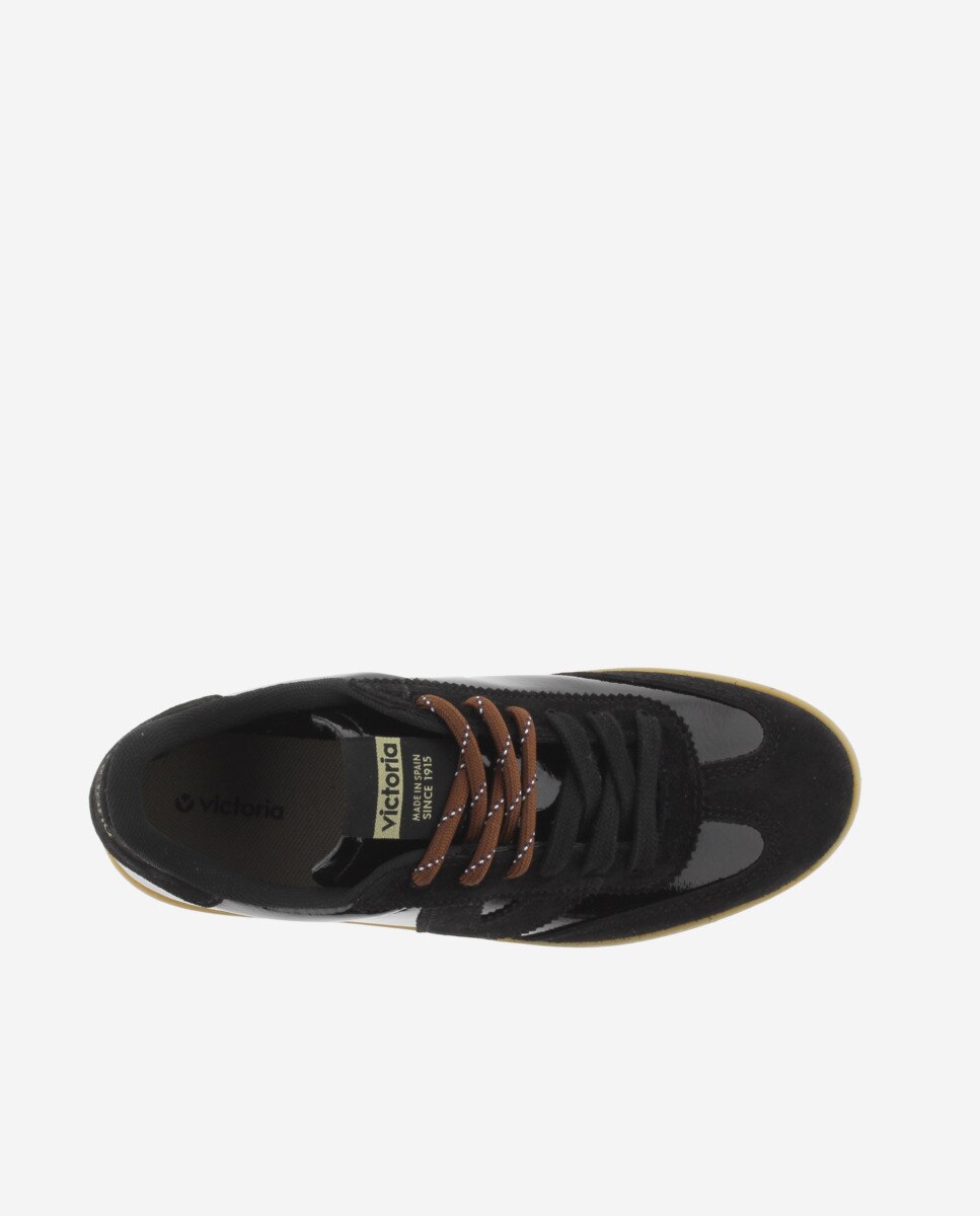 Zapatillas deportivas de mujer de charol con piezas de serraje al tono y suela caramelo - Victoria - Negro Negro-4