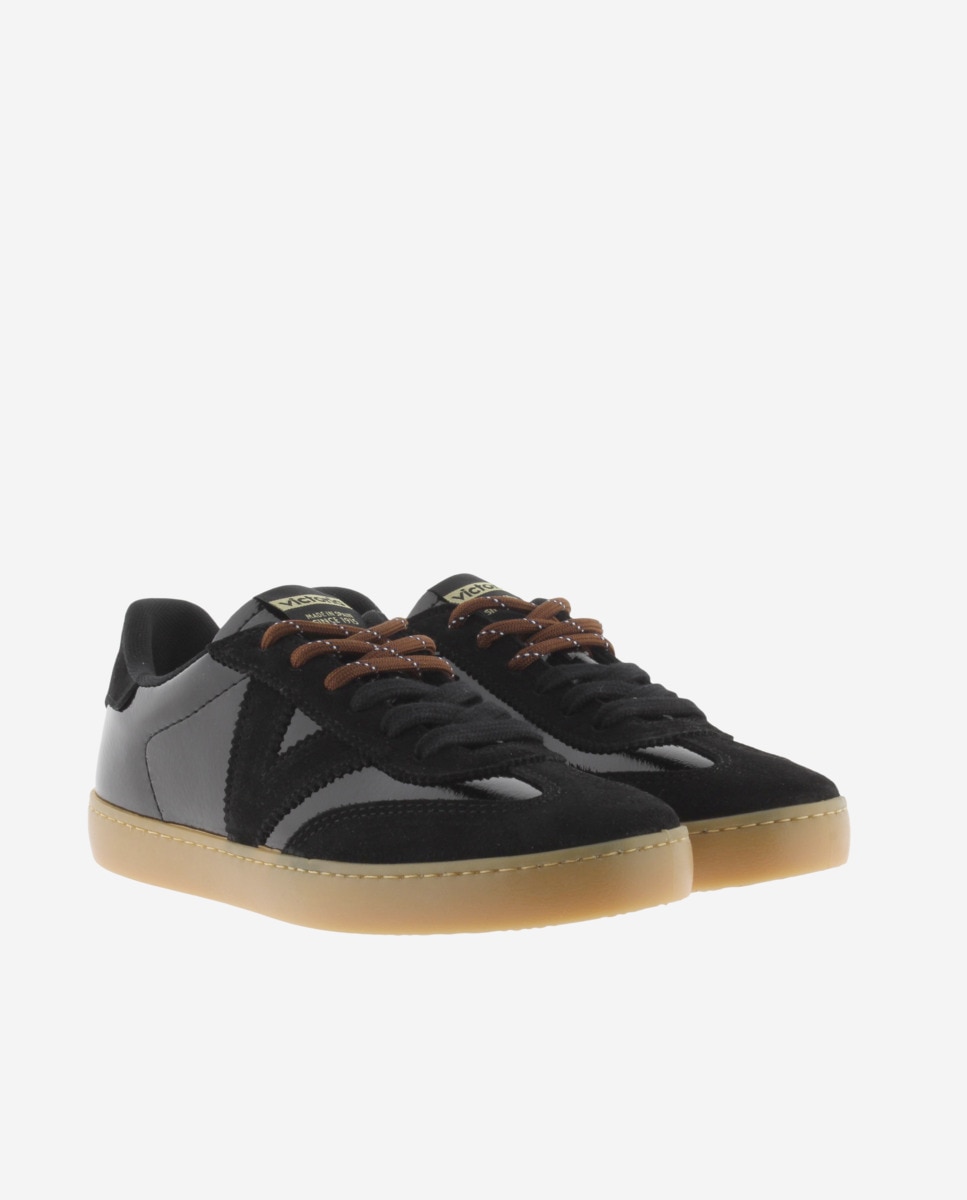 Zapatillas deportivas de mujer de charol con piezas de serraje al tono y suela caramelo - Victoria - Negro Negro-5