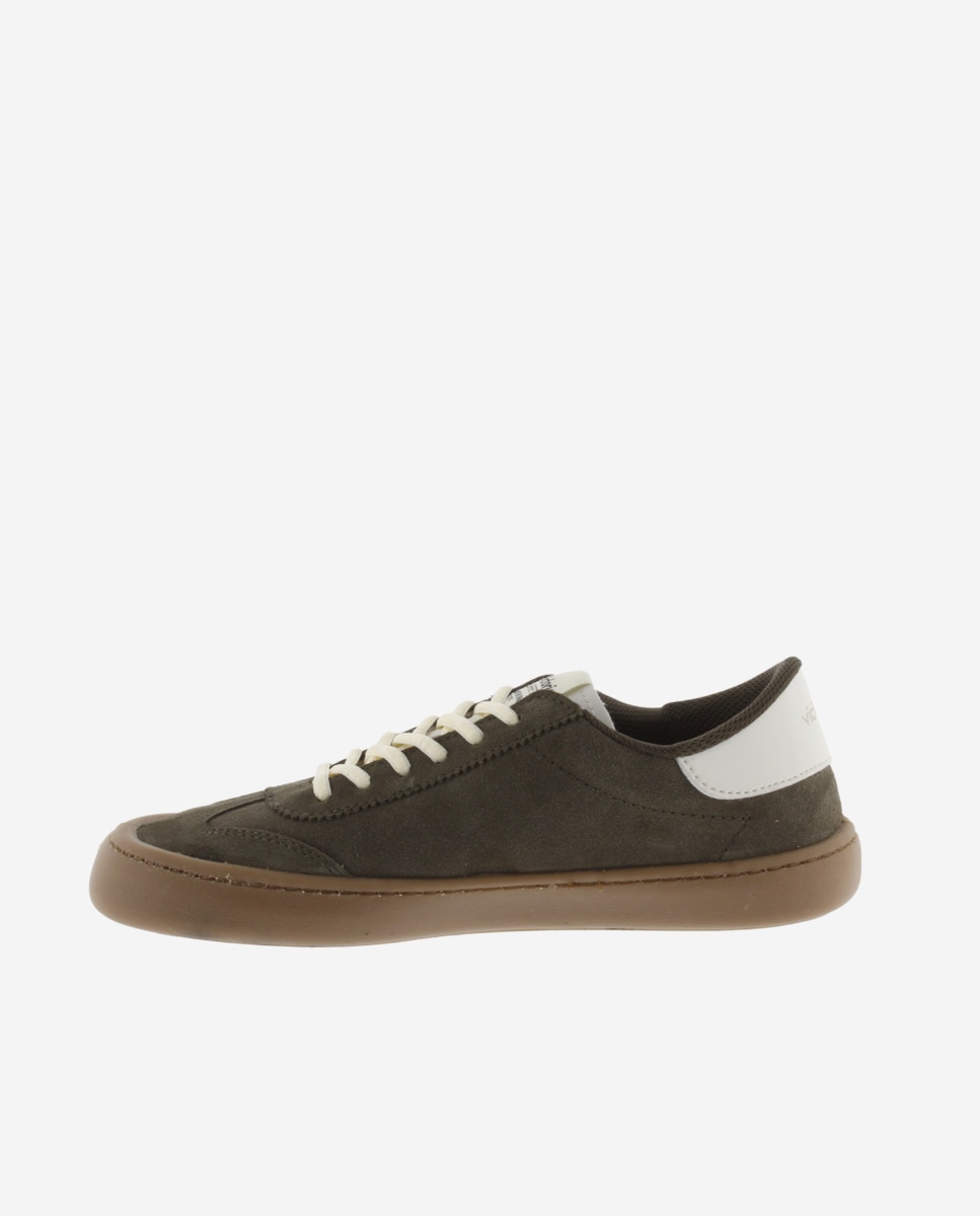Victoria - Zapatillas deportivas unisex barefoot de serraje con piezas en contraste y suela caramelo.