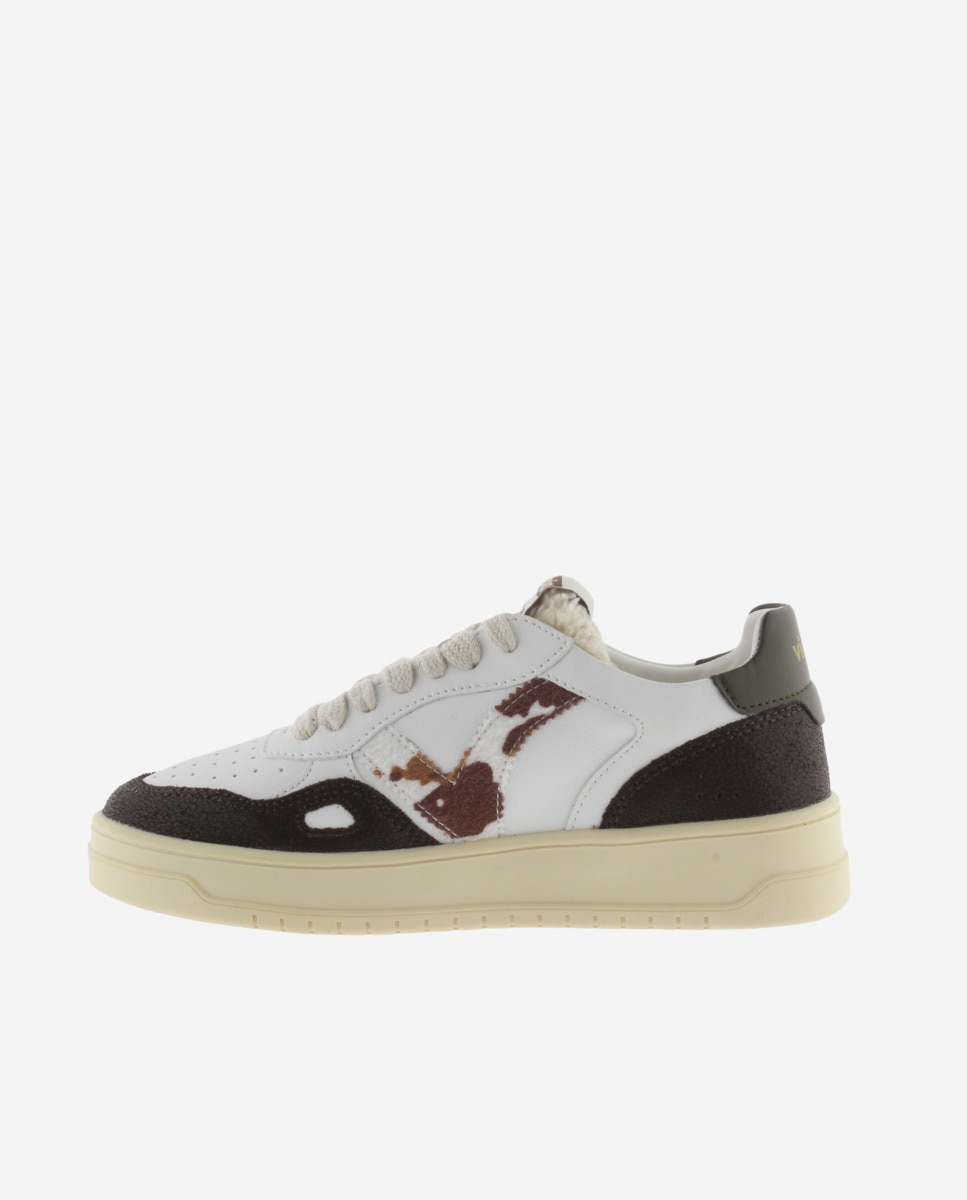 Victoria - Zapatillas deportivas de mujer con piezas en serraje craquelado y logotipo en animal print.