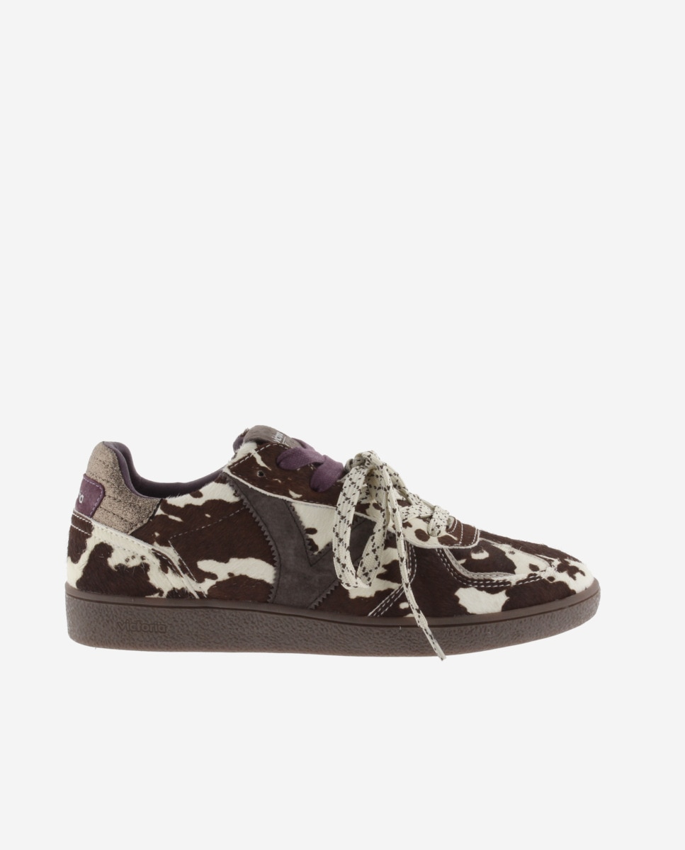 Imagen 0 de Zapatillas deportivas de mujer de potro animal print con suela marrón chocolate y doble cordón Marrón
