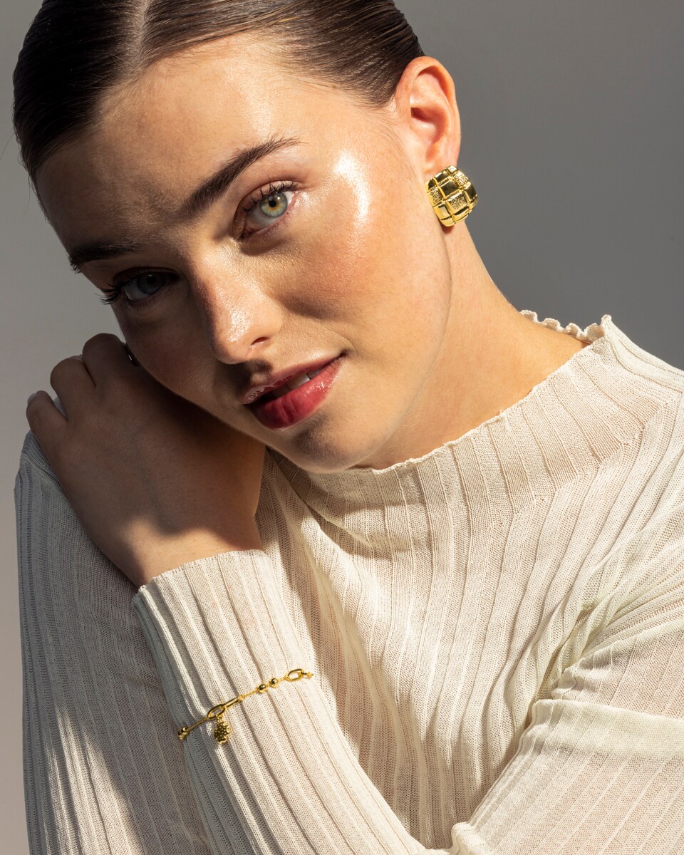 Pendientes Africa acabado en oro amarillo de 18k Oro-2