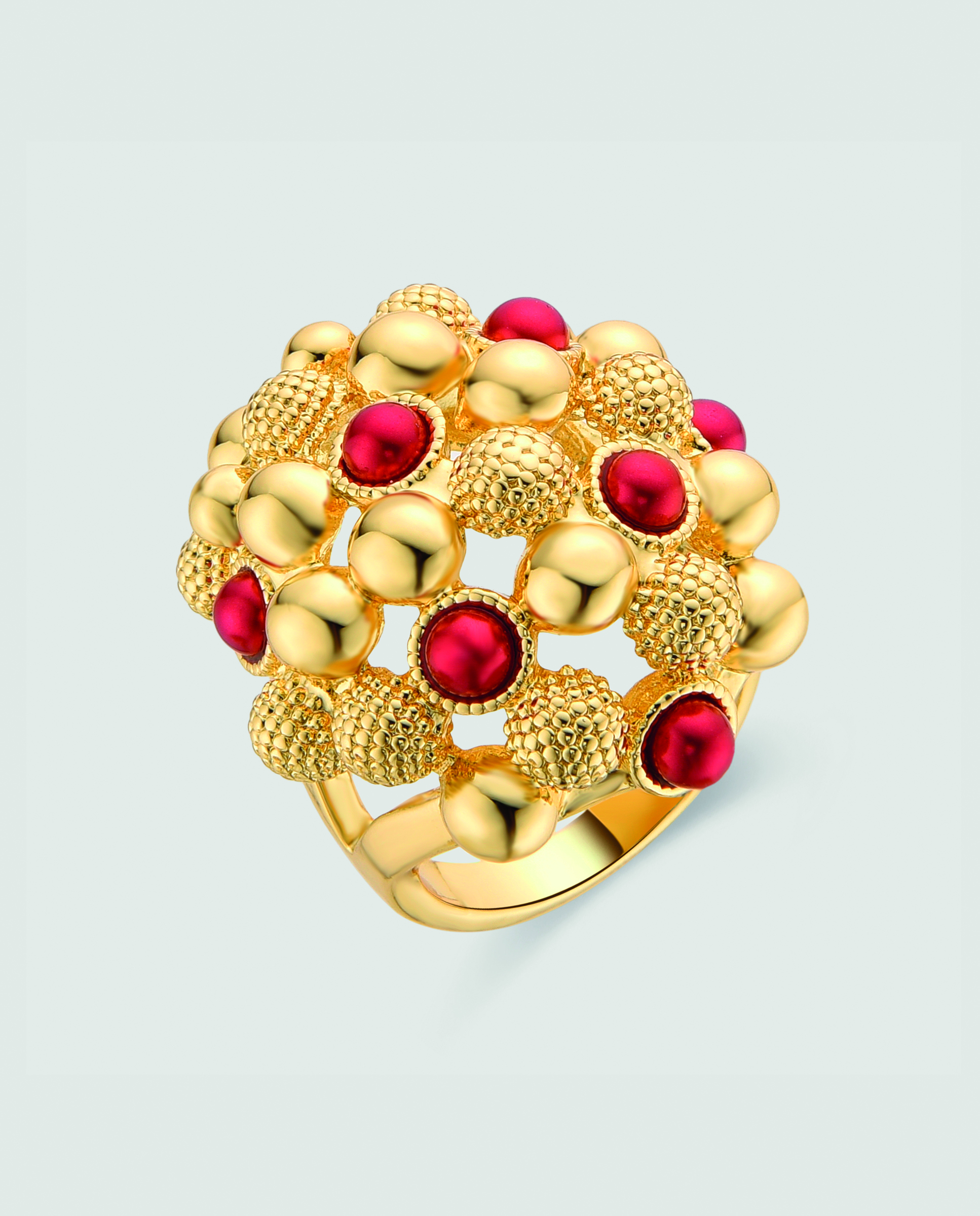 Imagen 0 de Anillo África acabado en  oro amarillo de 18k con coral