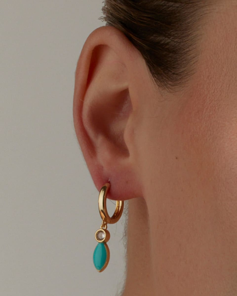 Pendientes Africa acabado en oro amarillo de 18k con circonita brillante Blanco-4