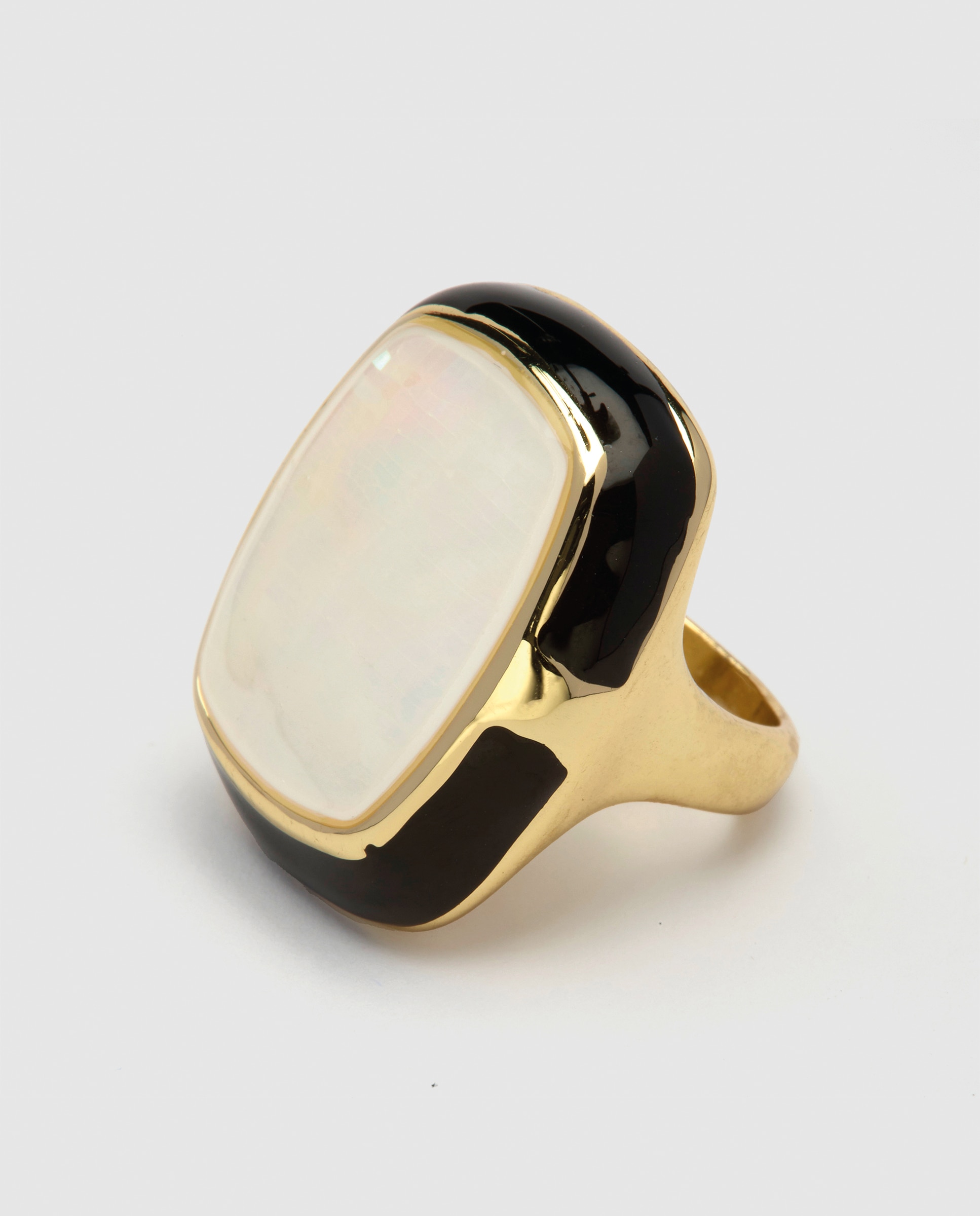Imagen 1 de Anillo africa con madreperla blanca y lacado negro acabado en oro amarillo de 18k - Luxenter - Dorado Dorado