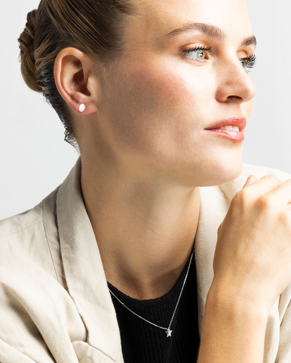 Pendientes Trendy De Plata Acabado En Oro De 18k Con Madreperla Blanca