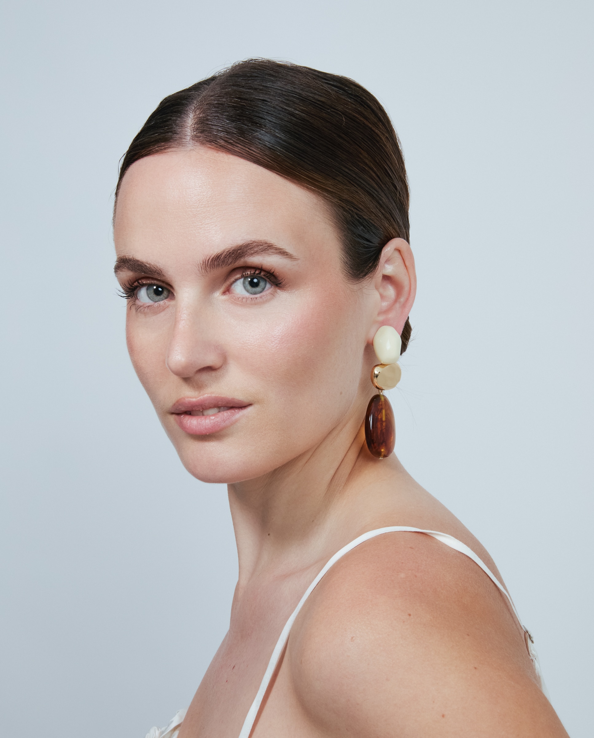 Pendientes africa acabados en oro amarillo de 18k con resina carey - Luxenter - Multicolor Multicolor-2