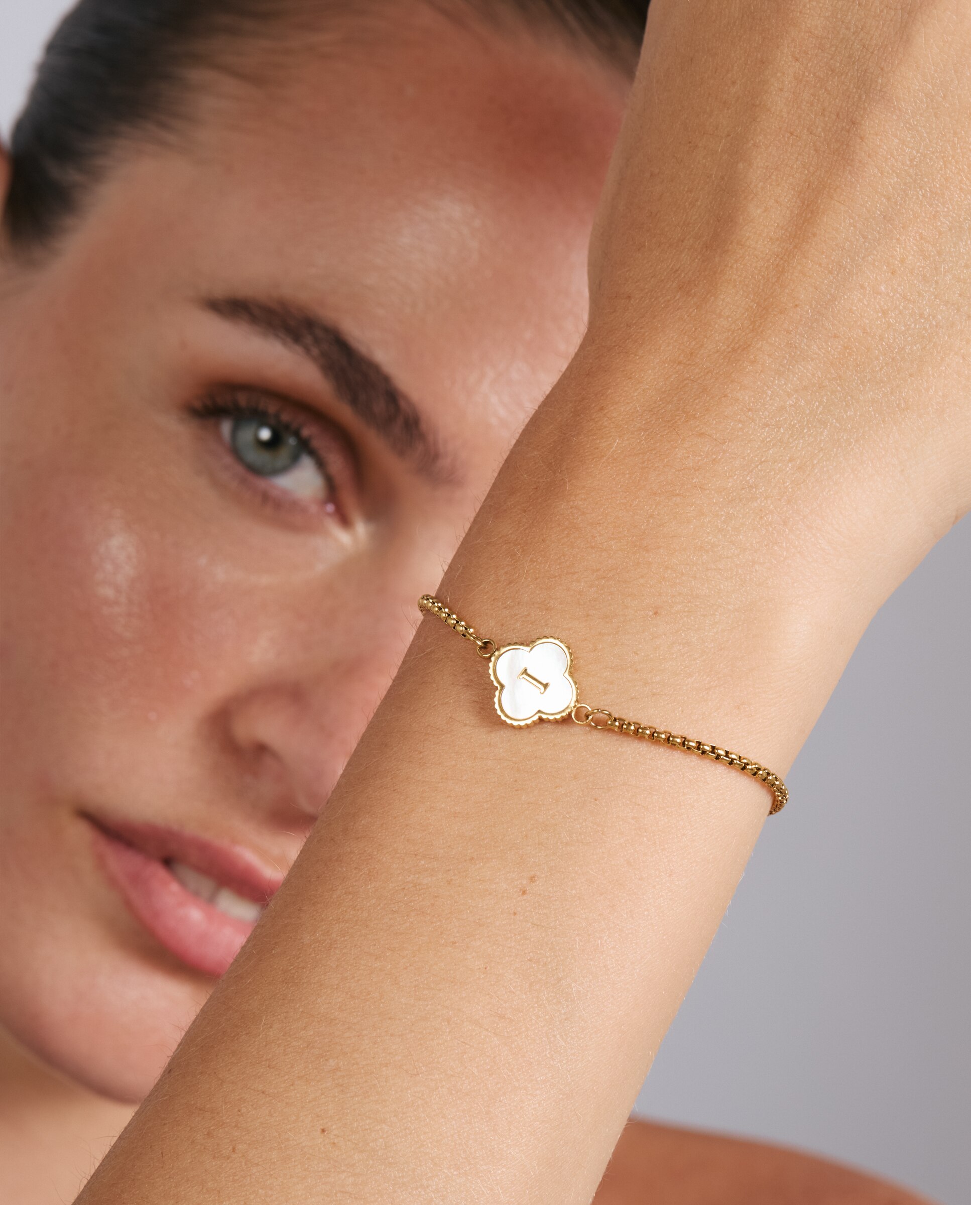 Pulsera de cadena letras de acero con madreperla acabada en oro de 18k - Luxenter - Blanco Blanco-5