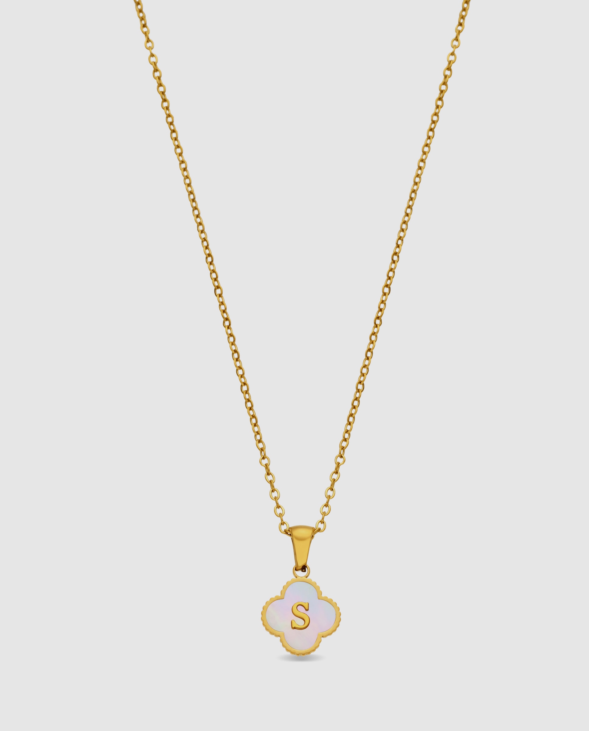 Imagen 0 de Collar letras de acero con madreperla acabado en oro de 18k Blanco