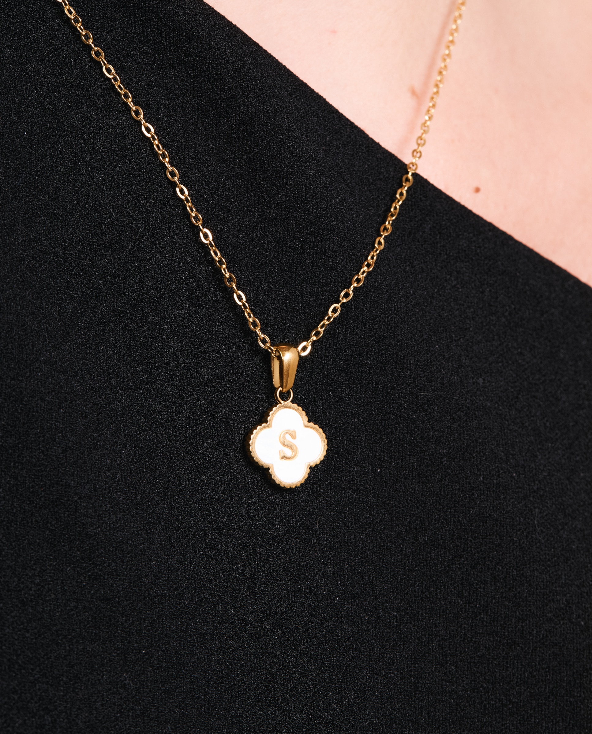 Collar letras de acero con madreperla acabado en oro de 18k - Luxenter - Blanco Blanco-4