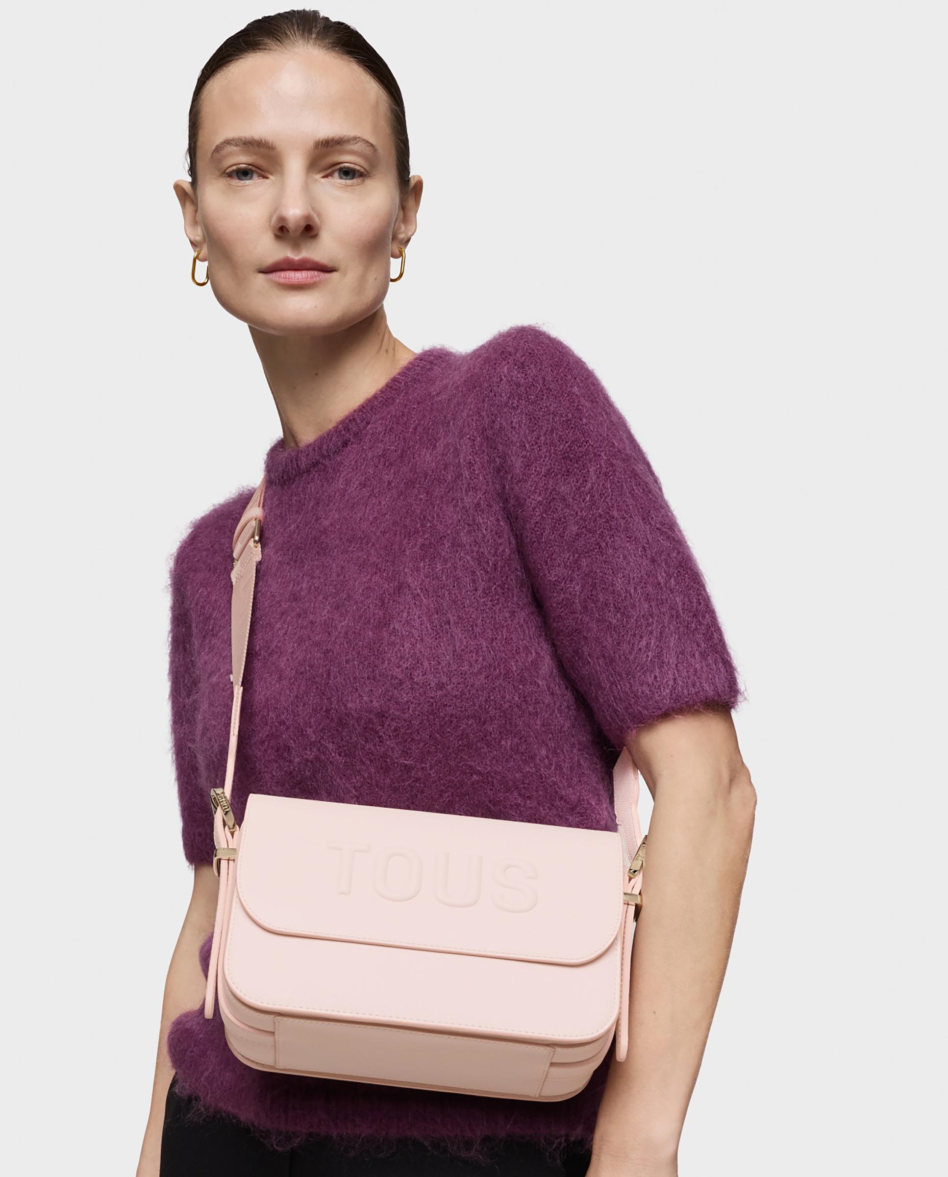 Bolso bandolera mediano con cierre de botón imantado y solapa. - Tous - Rosa claro Rosa claro-5