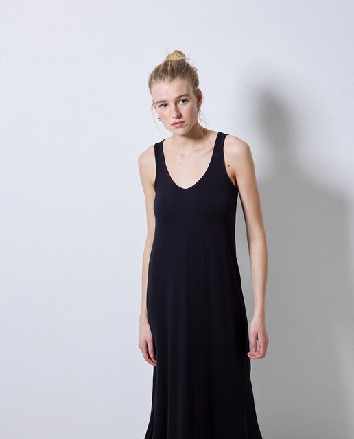 Imagen 0 de Vestido midi de tirantes con cuello redondo