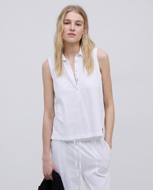 Imagen 0 de Top de mujer con cuello polo y detalle de botones