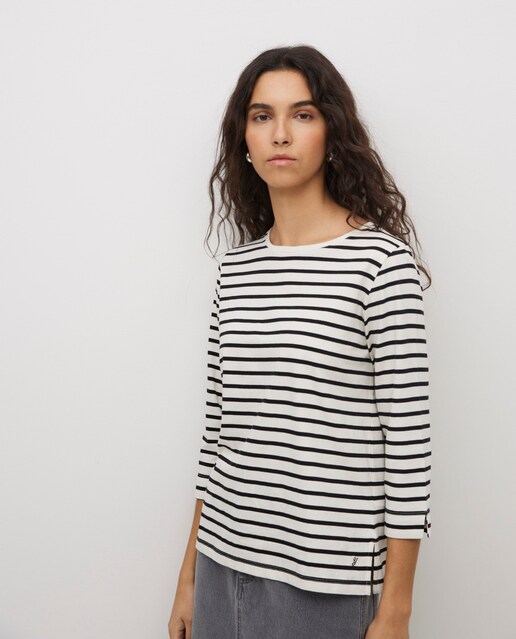 Imagen 0 de Camiseta de mujer a rayas con cuello barco