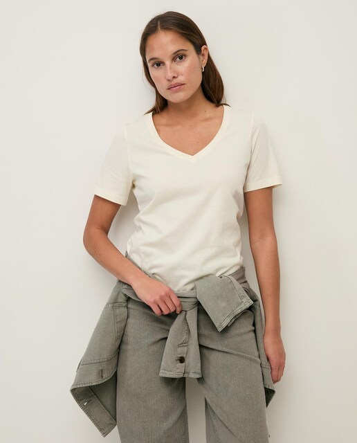 Imagen 0 de Camiseta de mujer de manga corta y cuello pico