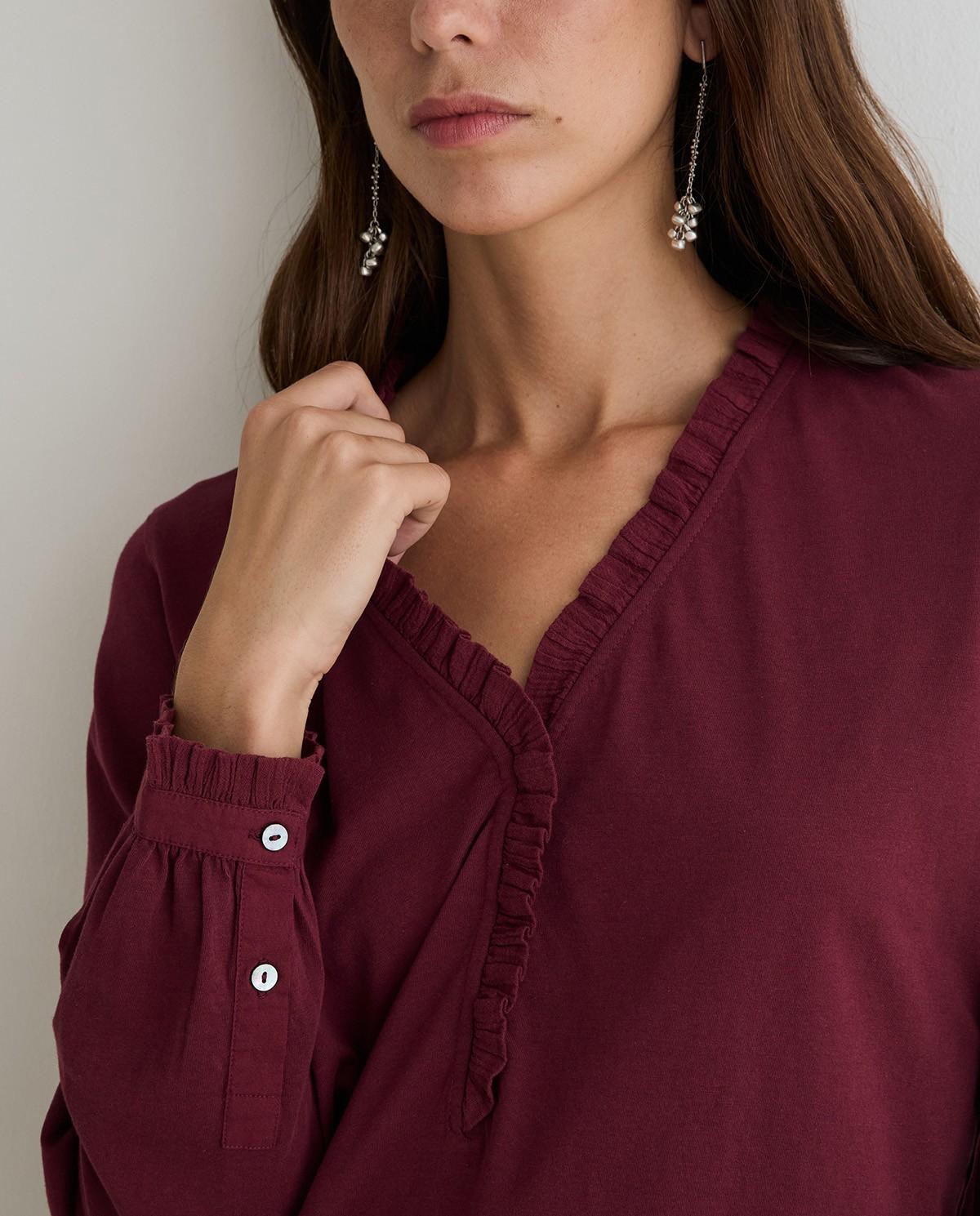 Camiseta de mujer de manga larga con detalle de volantes en el escote - Yerse - Granate Granate-2