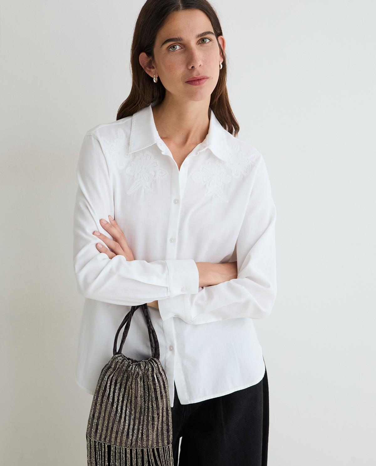 Imagen 0 de Camisa de mujer de manga larga bordada con flores Blanco