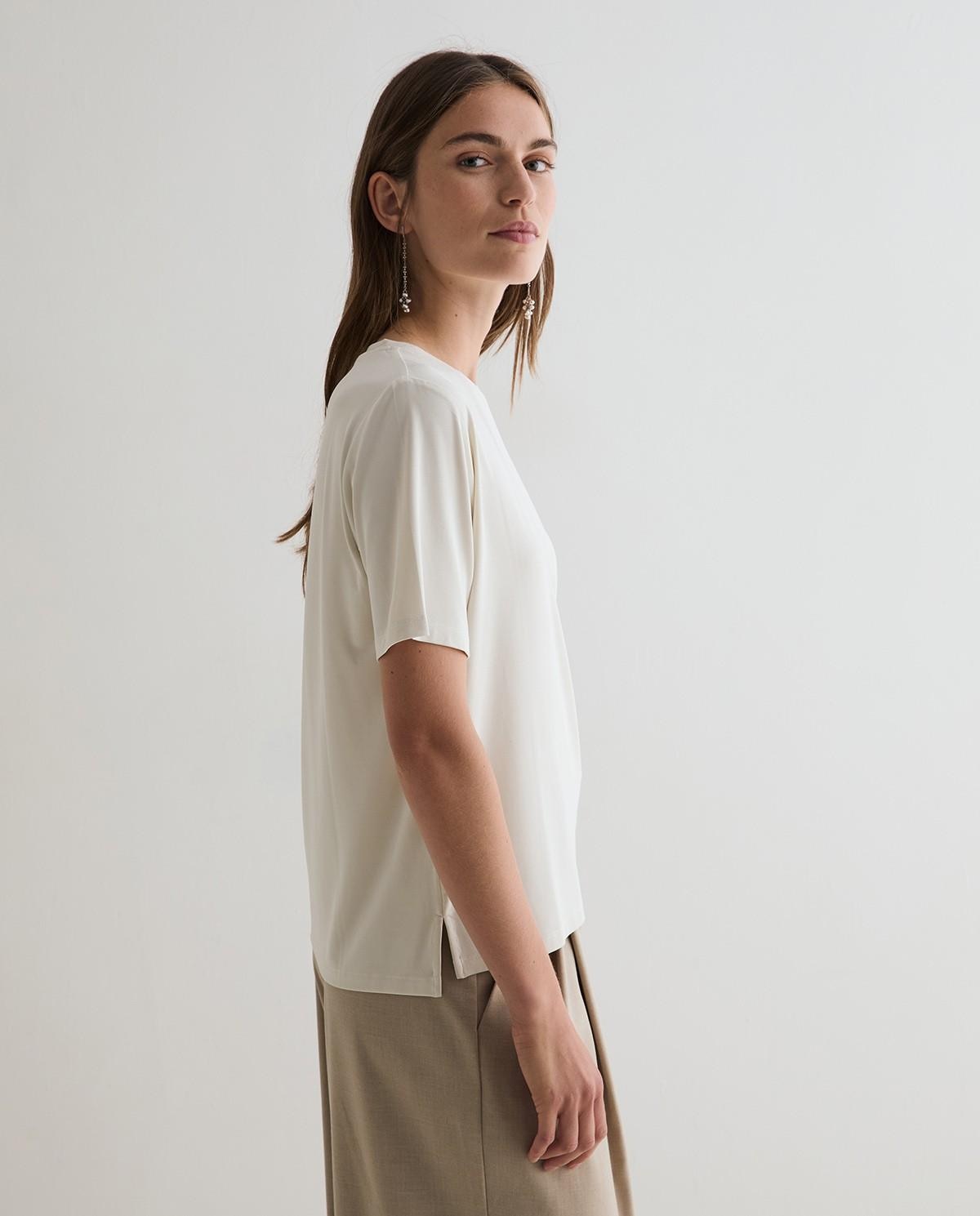 Camiseta de mujer de manga corta confeccionada en tejido fluido con modal - Yerse - Natural Natural-3