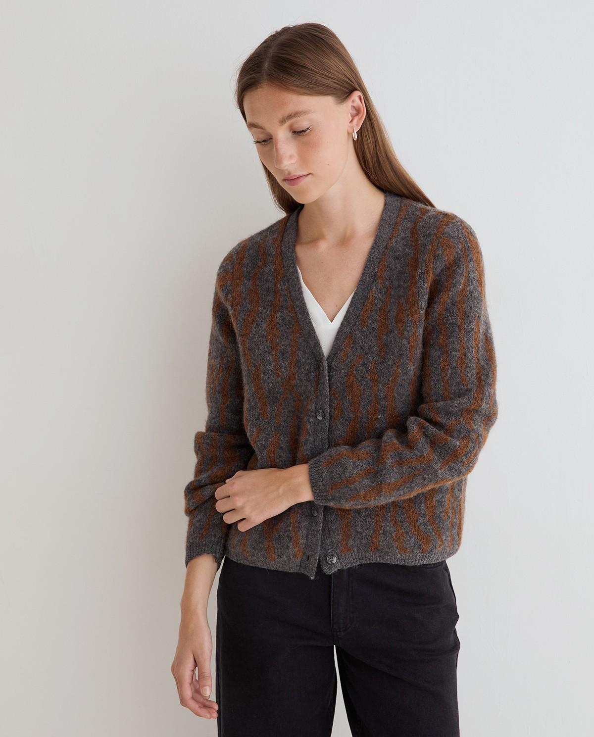 Imagen 0 de Cárdigan de punto jacquard de mujer con cuello pico Gris