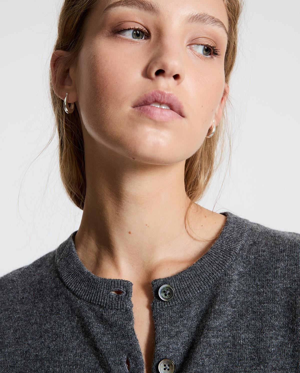 Imagen 3 de Cárdigan de mujer 100% cashmere con escote redondo - Yerse - Gris Gris