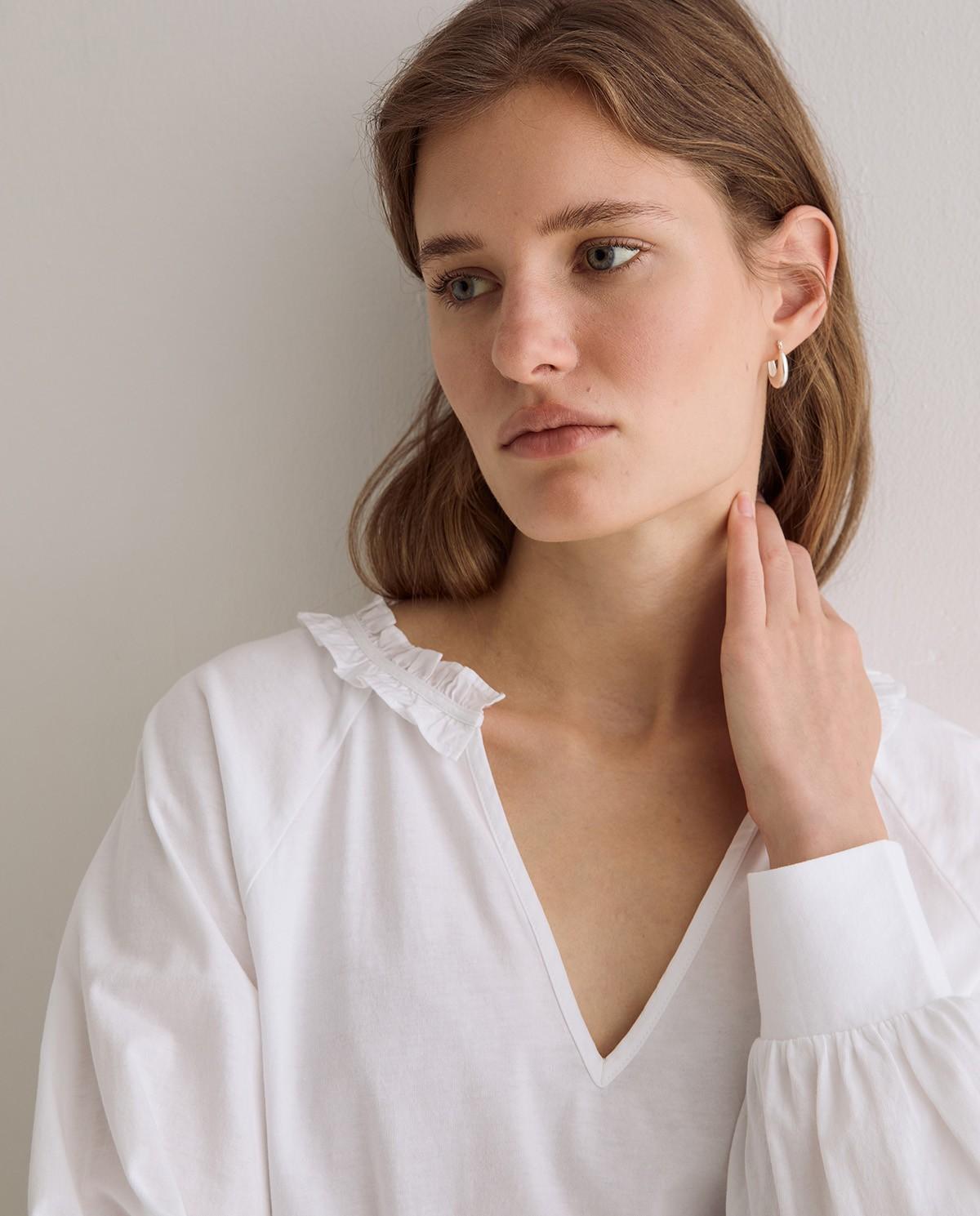Camisa de mujer de manga larga con escote pico y detalle de volante en el cuello - Yerse - Blanco Blanco-2