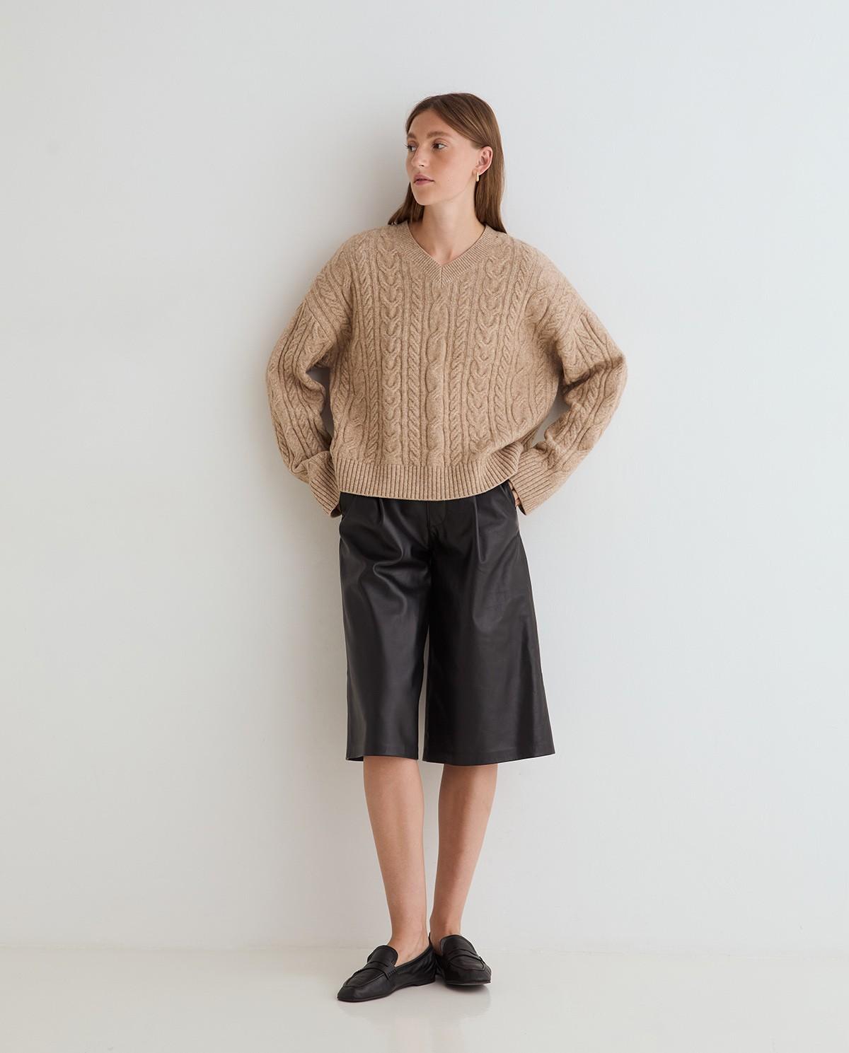 Bermuda de mujer en piel con pinzas delanteras - Yerse - Negro Negro-1