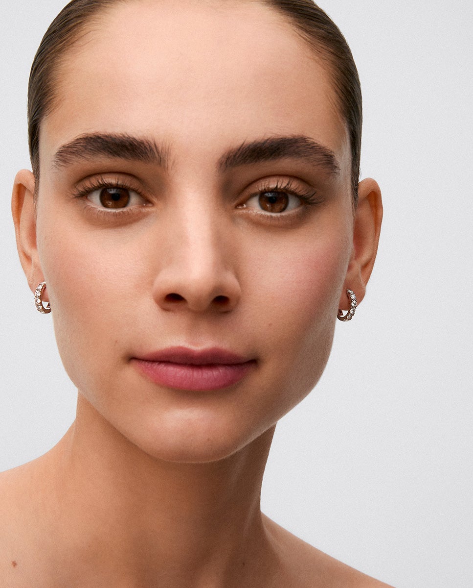 Pendientes de aro de oro blanco de 18k con 12 diamantes en talla brillante con un total de 1,2 cts - SUAREZ - Blanco Blanco-2