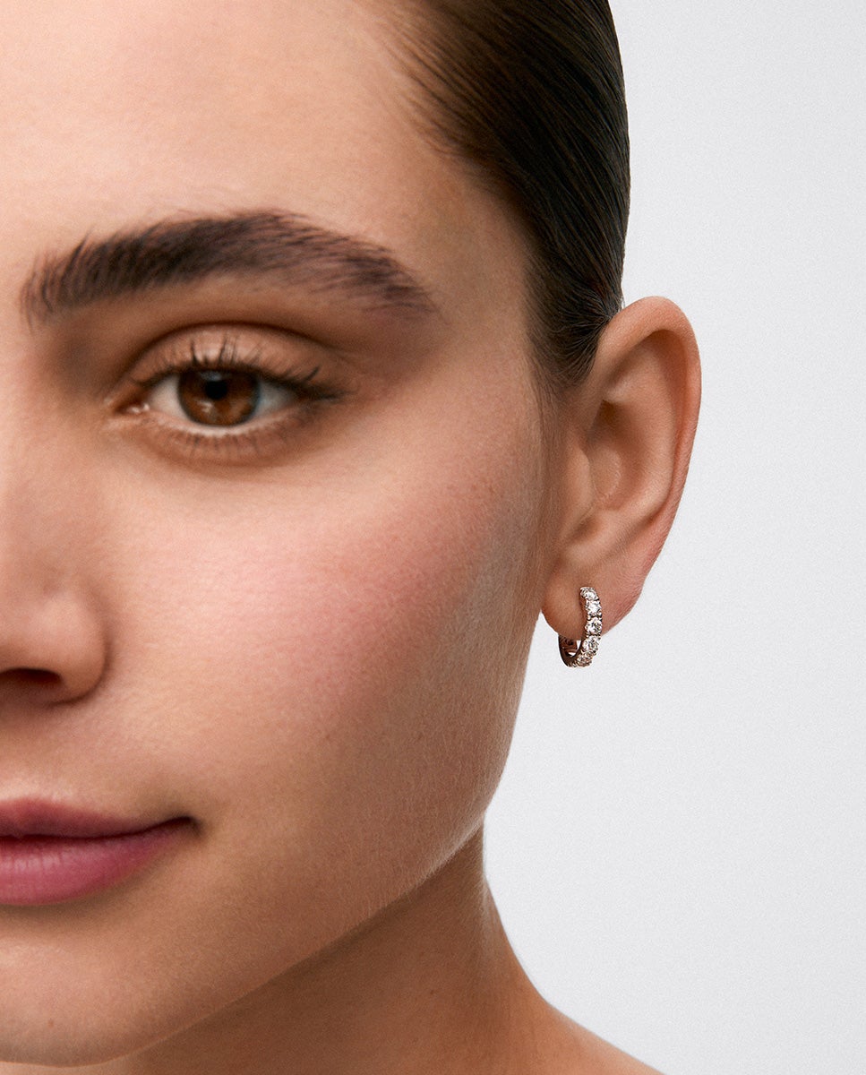 Pendientes de aro de oro blanco de 18k con 12 diamantes en talla brillante con un total de 1,2 cts - SUAREZ - Blanco Blanco-4