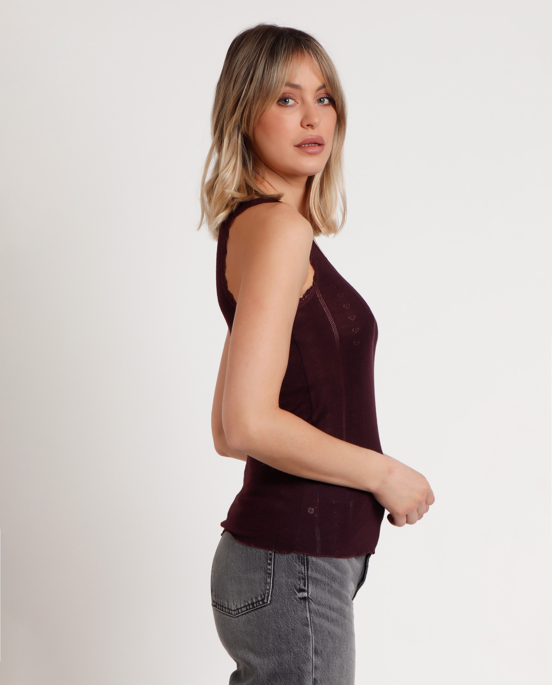 Camiseta interior de mujer de punto canalé con detalles de puntilla lencera - Admas - Beige Morado-2