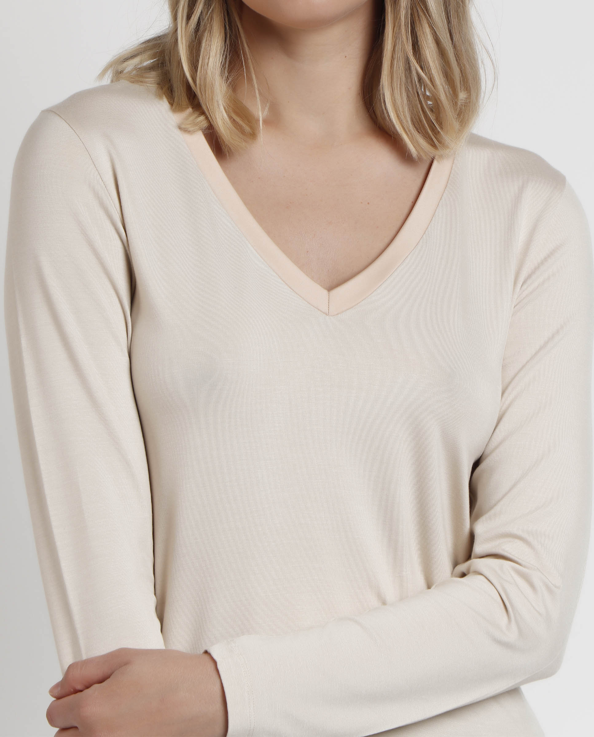 Camiseta interior de mujer de manga larga de tela satén - Admas - Crema Crema-4