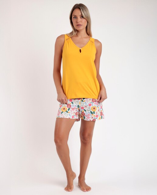 Imagen 0 de Pijama corto de mujer de punto de color mostaza
