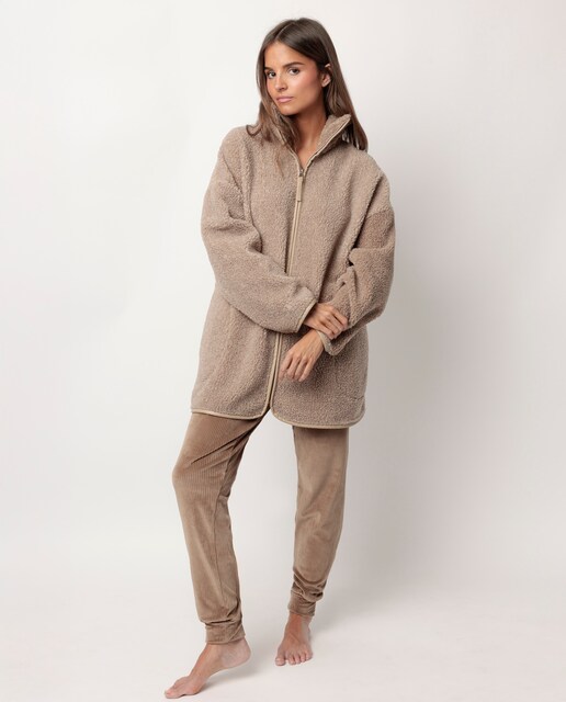 Imagen 0 de Bata de manga larga de mujer de tejido calentito de color marrón