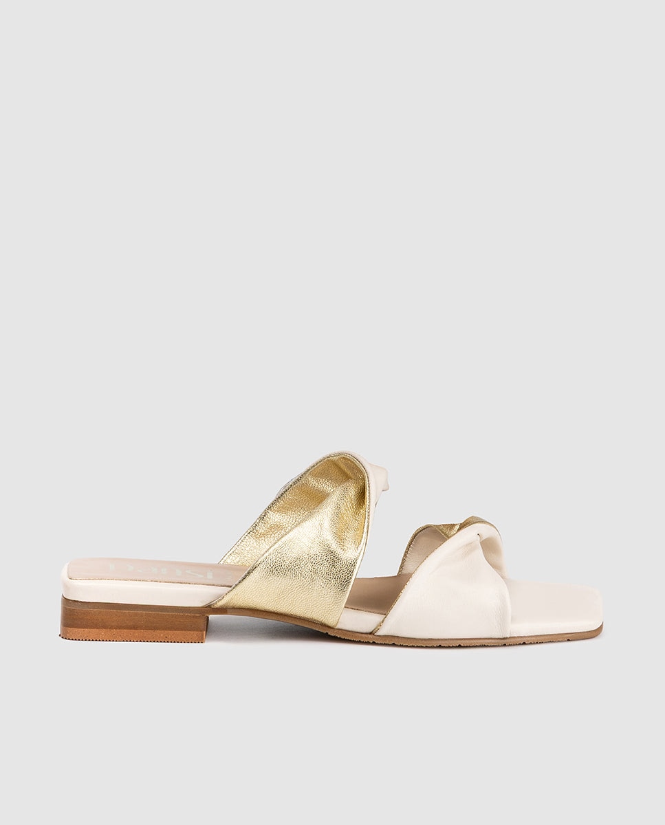 Dansi - Sandalias planas de mujer en piel en crema.