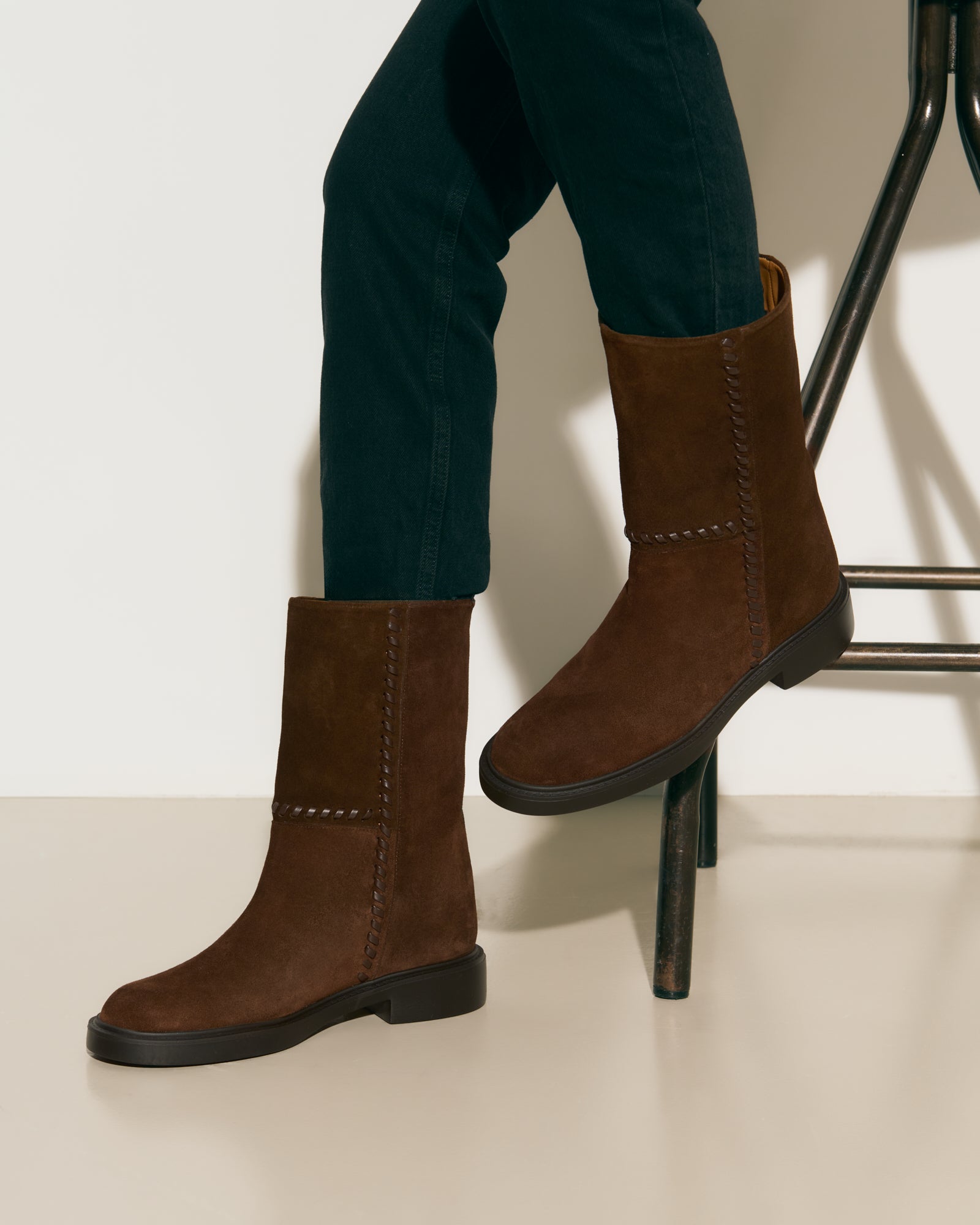 Botas planas de mujer en serraje en marrón - Dansi - Choco Choco-2