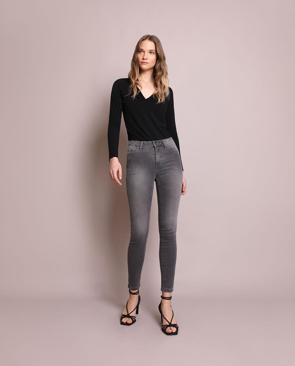 Scalpers - Vaquero pitillo de mujer slim con tachuelas.