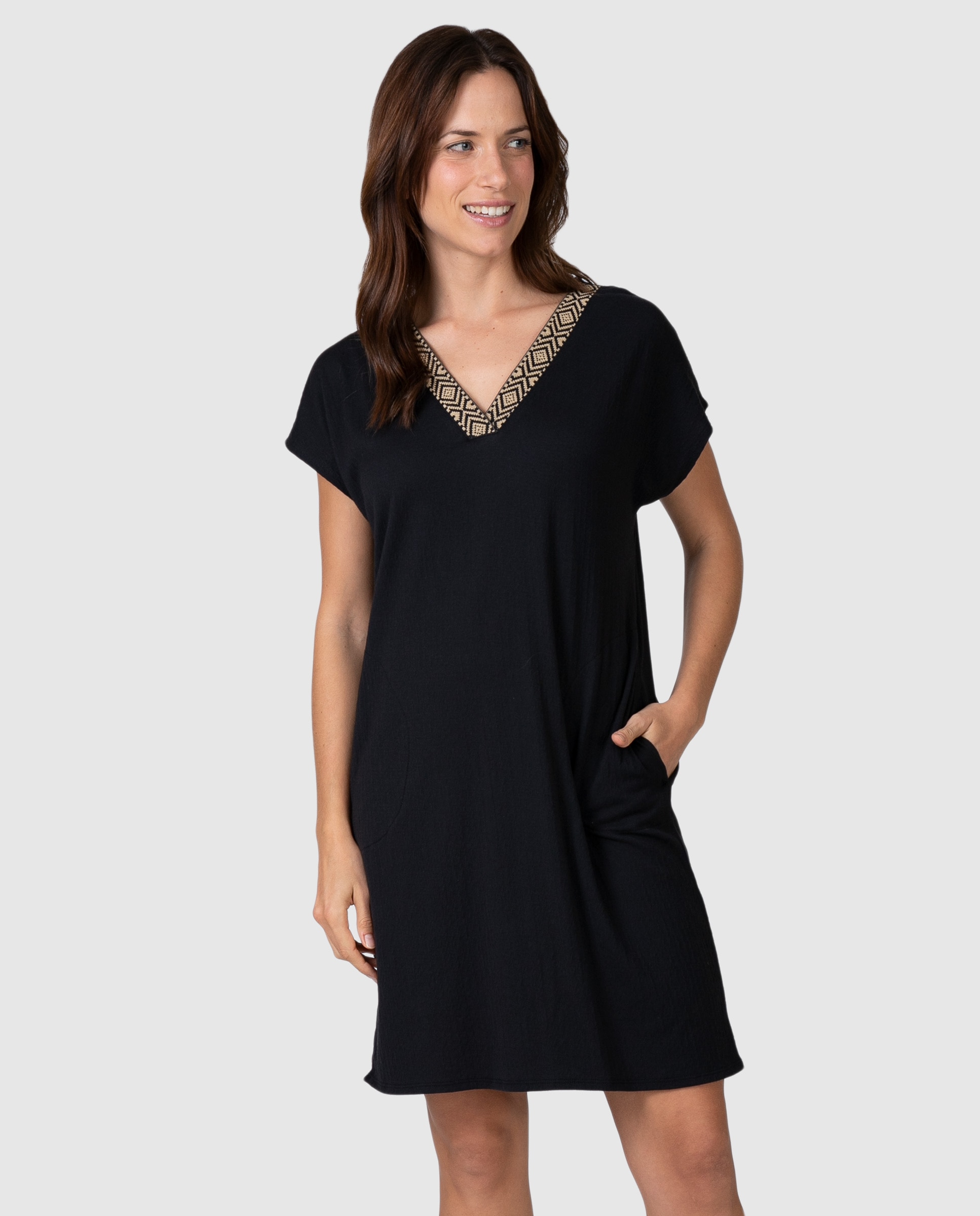 Massana - Vestido de playa corto con detalle étnico en el escote.