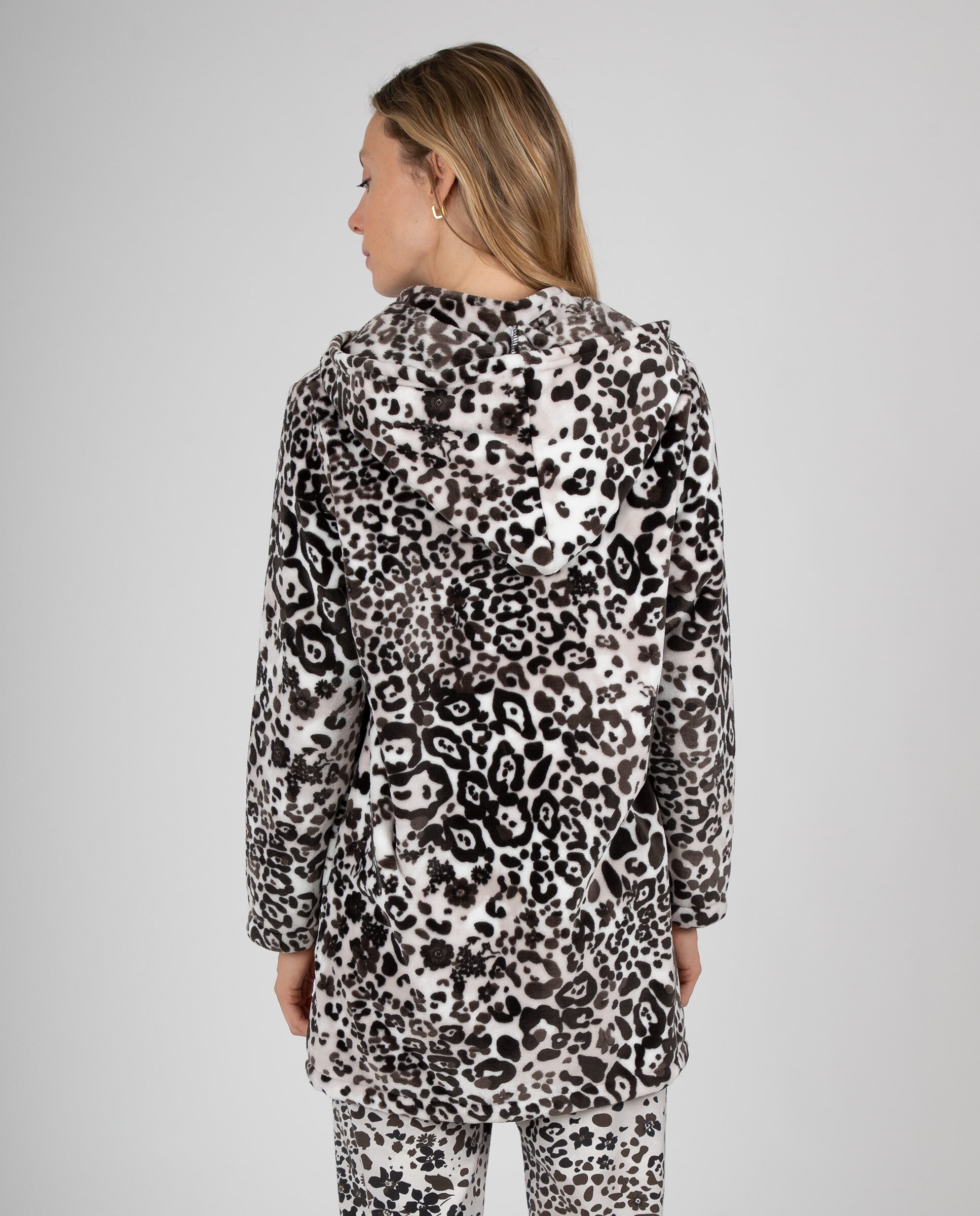 Bata corta de mujer en tejido polar con estampado animal print, capucha, cremallera y bolsillos late - Massana - Marrón chocolate Marrón chocolate-2