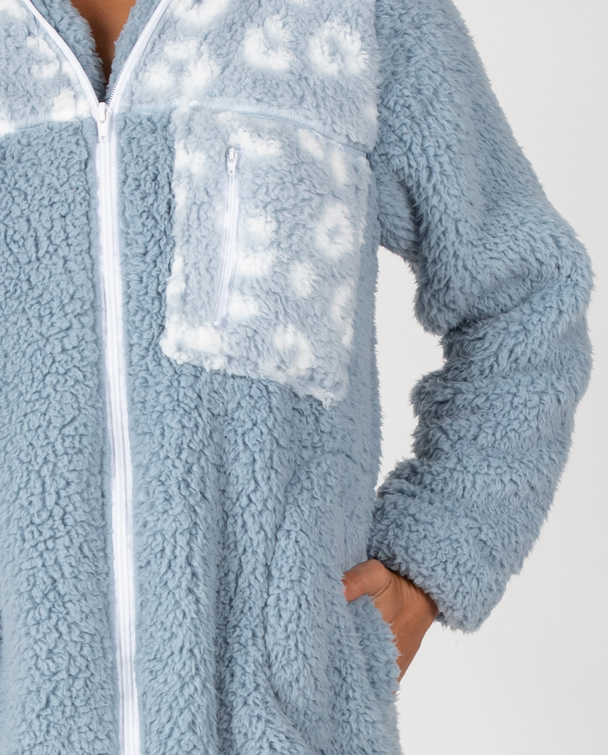 Bata corta de mujer en tejido polar con capucha, cremallera y bolsillo de pecho - Massana - Azul Azul-3