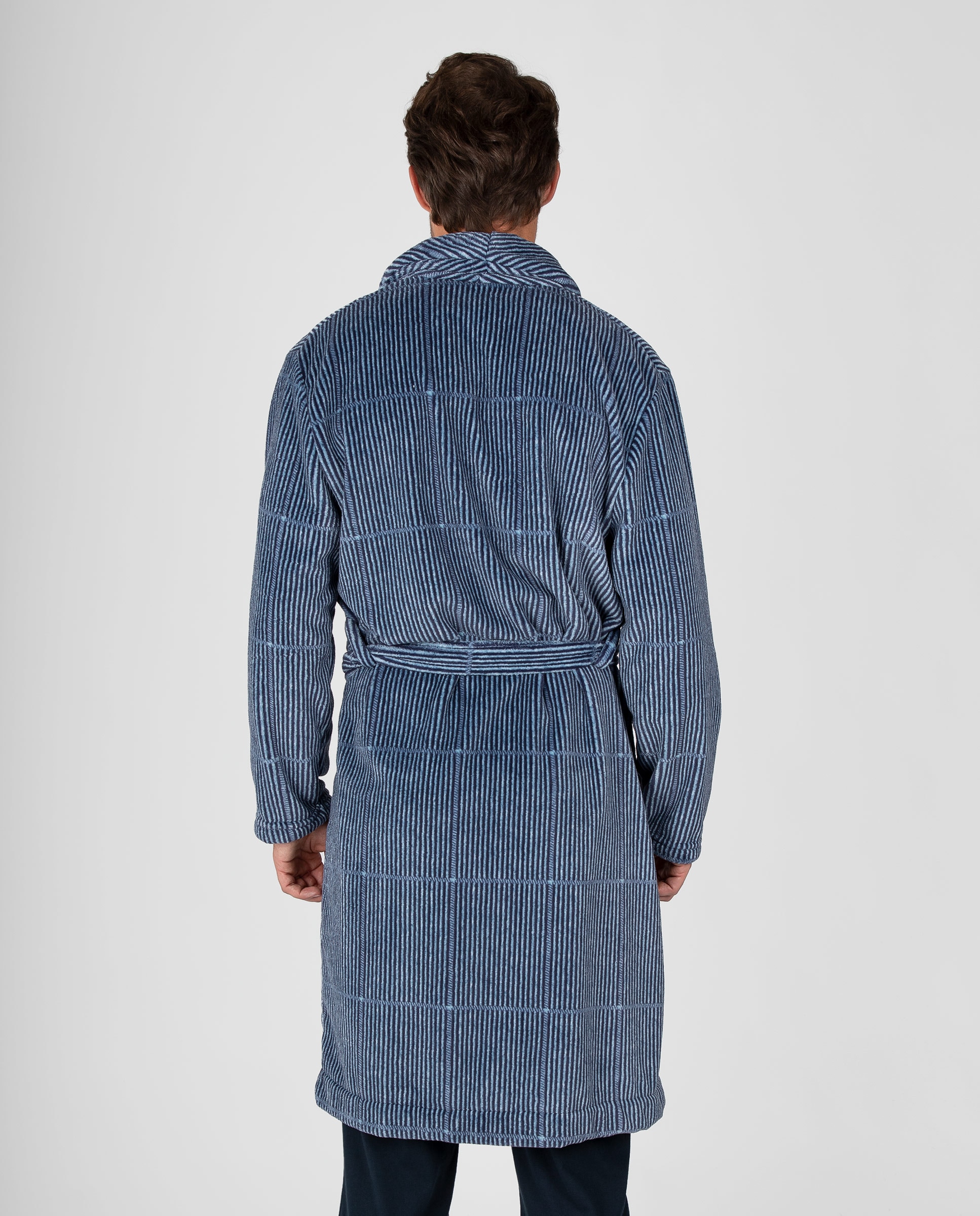 Imagen 2 de Bata larga de hombre en tejido polar con estampado de rayas, cinturón y bolsillos laterales. - Massana - Azul Azul