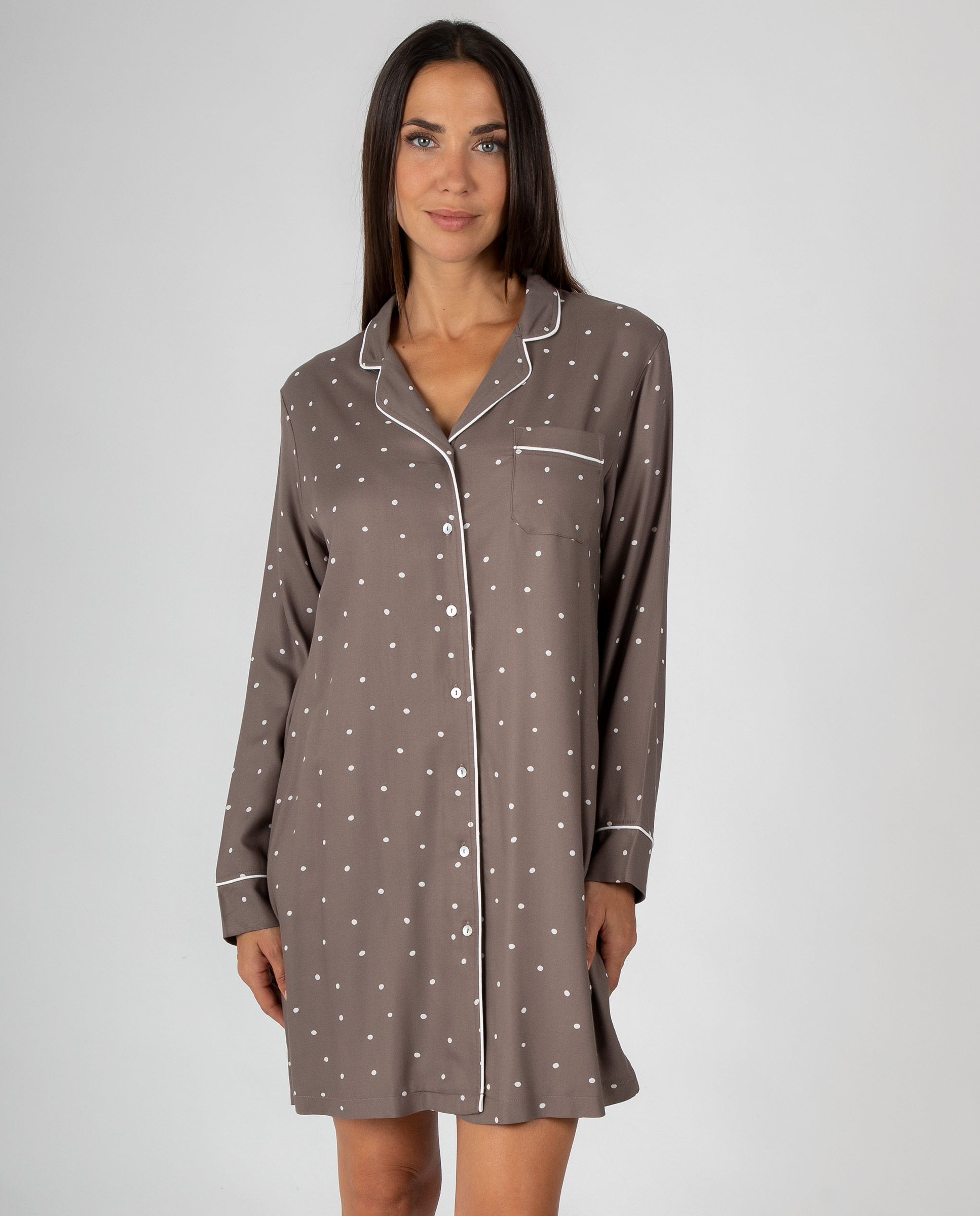 Camisón de mujer abotonado con cuello solapa, bolsillo y ribetes a contraste - Massana - Marrón chocolate Marrón chocolate-1
