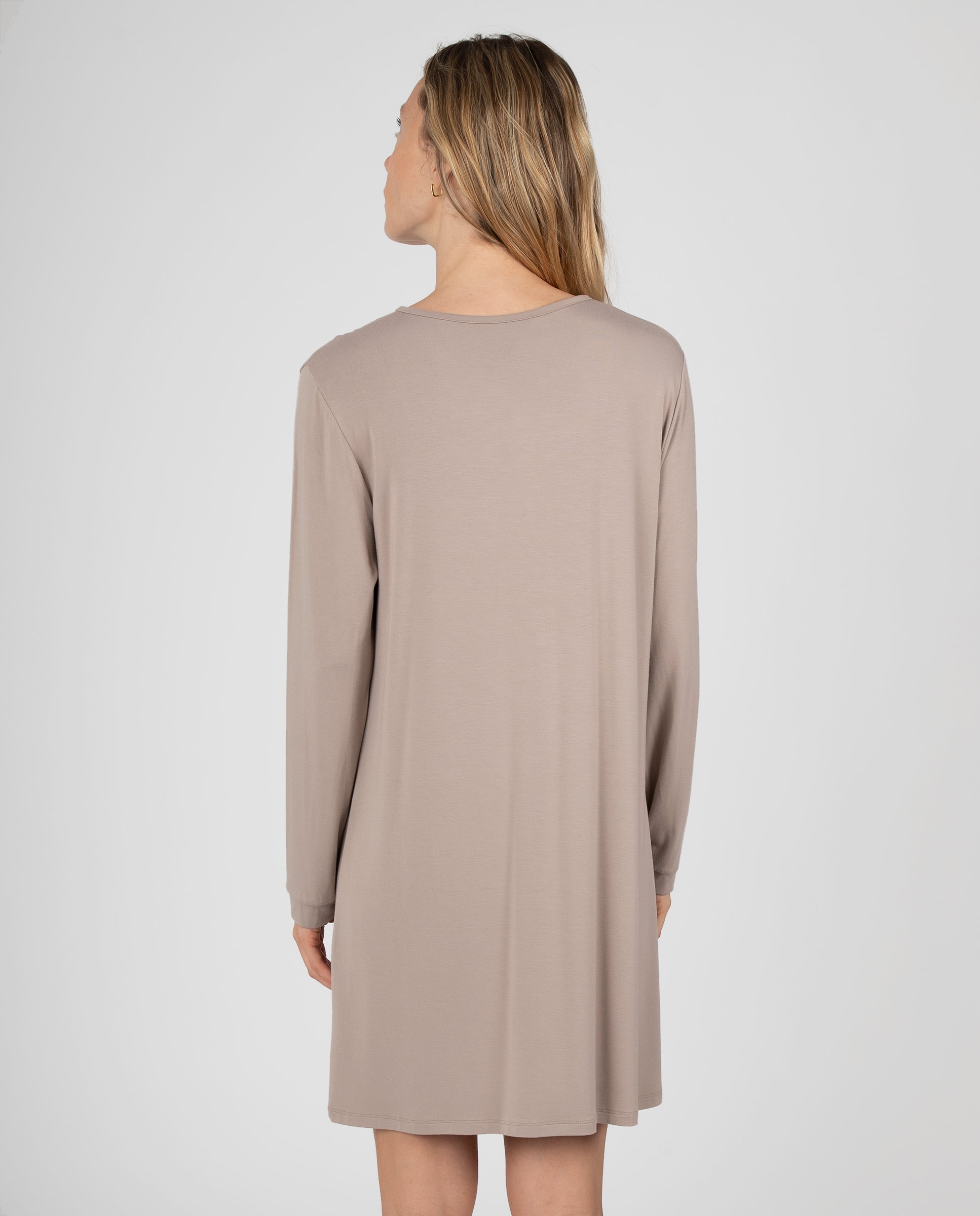 Camisón de mujer liso con cuello en pico y tapeta de botones - Massana - Visón Visón-2