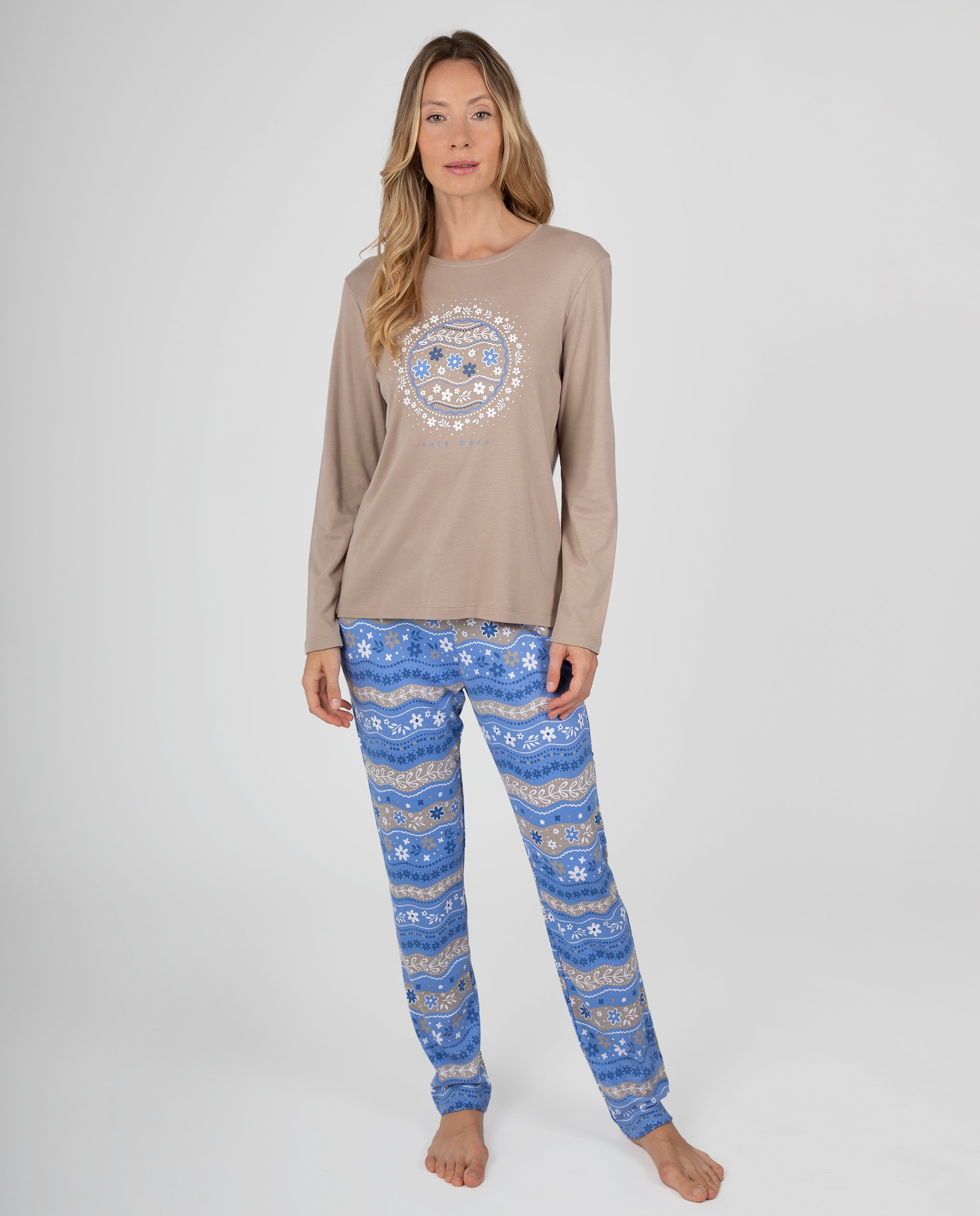 Pijama de mujer de manga larga con diseño gráfico frontal y pantalón largo con cenefas florales - Massana - Beige Beige-1
